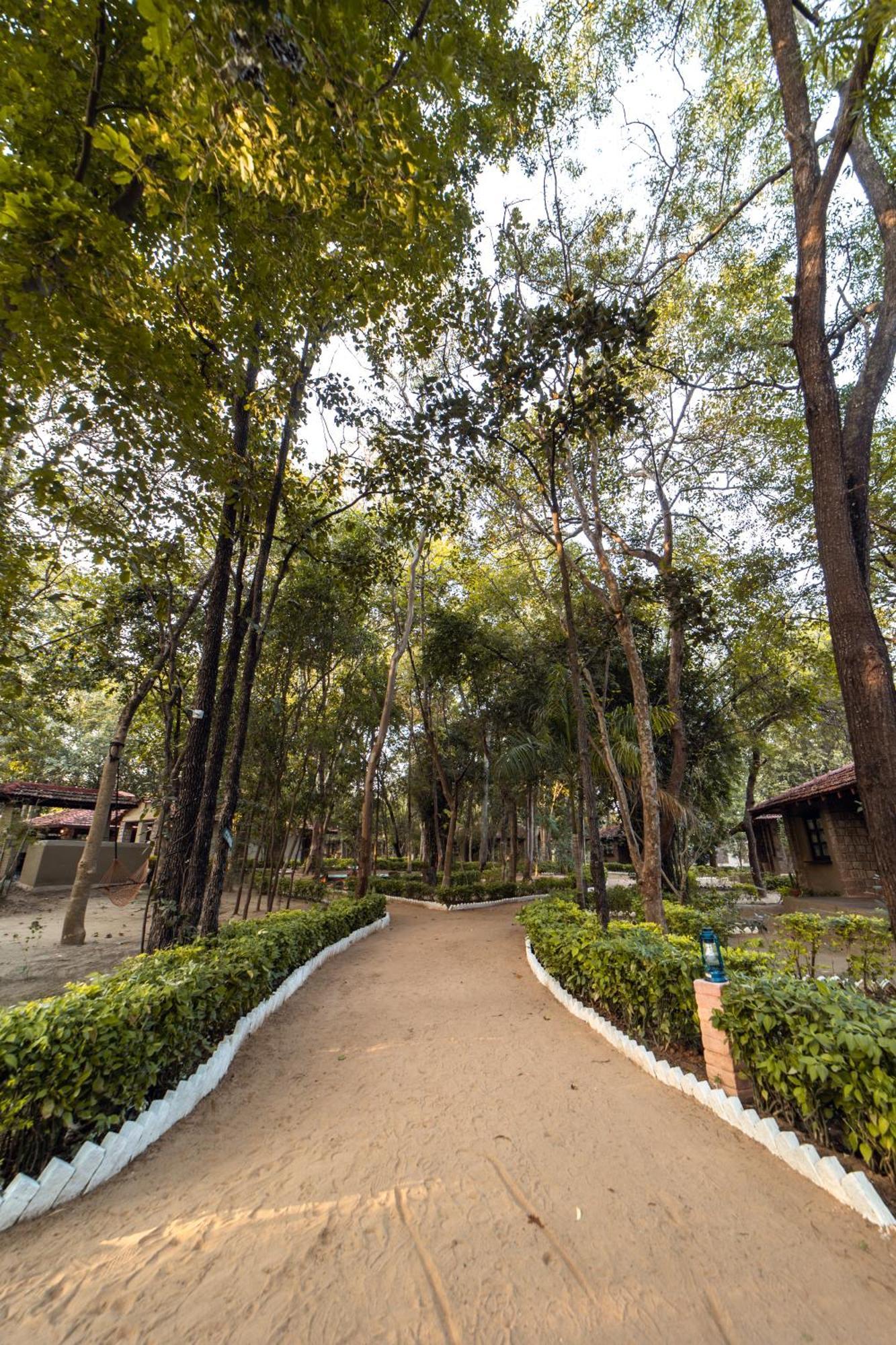 Tiger Trails Resort Tala  Luaran gambar